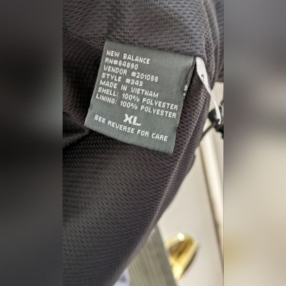 New Balance Men's Gray and Black Lined Windbreaker - Full Zip Size XL - Picture 12 of 12